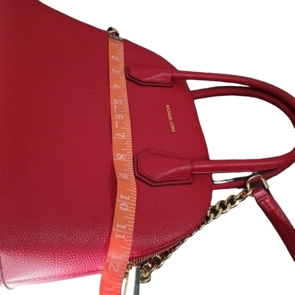 Red Micheal Kors  hobo bag with gold hardware and additional strap for shoulder - Picture 5 of 9